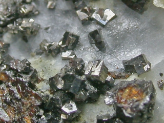 硫安ニッケル鉱