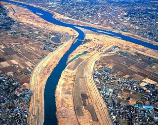 茨城県五霞町、千葉県野田市で利根川から分派する江戸川