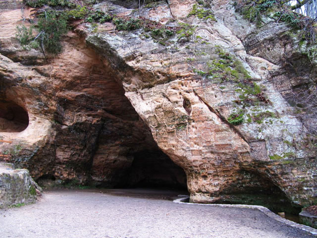 グートゥマニャ洞穴の画像
