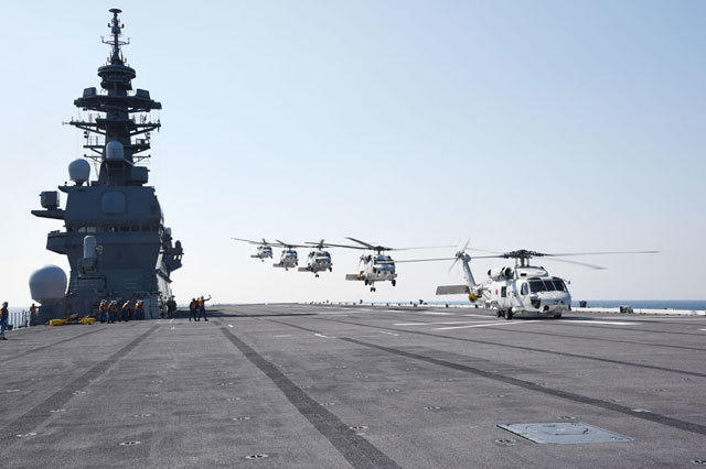 ヘリコプター搭載護衛艦の画像