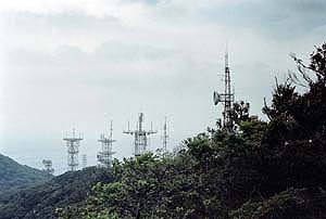筑波山山頂の電波塔の画像