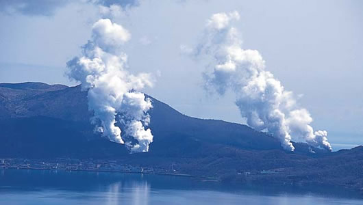 写真：噴火する有珠山（平成12年）