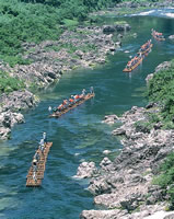 写真：熊野川の筏下り