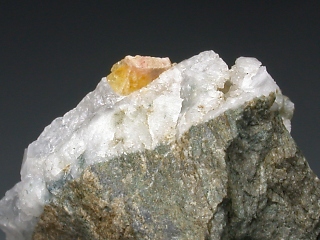 フレスノ石