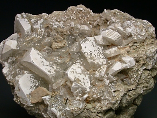 クルナコバ石