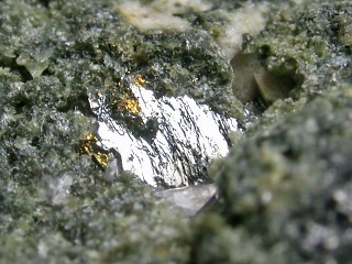 硫テルル蒼鉛鉱