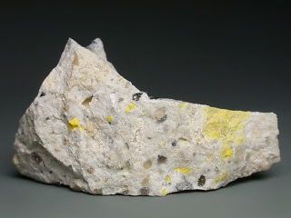 トライアンギュラ石