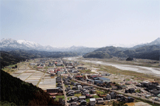 美山公園展望台から姫川上流の眺望