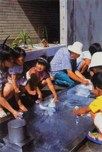 生地の共同洗い場：清水庵の清水
