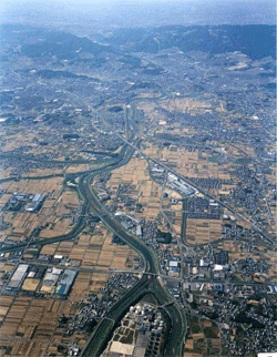■奈良市内の河川が放射状流れ込む
