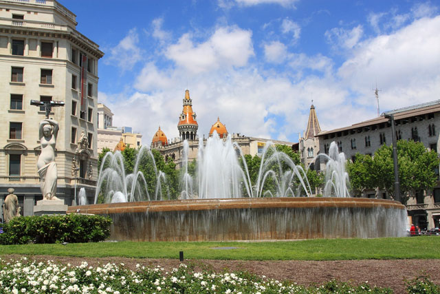 カタルーニャ広場の画像