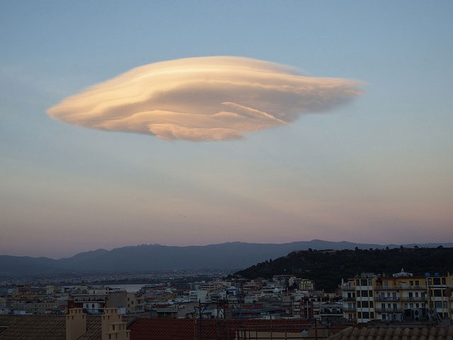 レンズ雲の画像