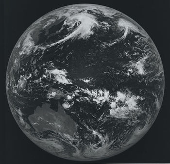気象衛星「ひまわり」5号が初めて送ってきた気象データ画像