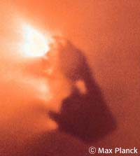 彗星探査機「ジオット」が撮影したハレー彗星の核