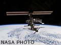 スペースシャトル(STS-112)・アトランティス号から撮影した国際宇宙ステーション