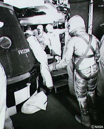 フリーダム7に乗りこむアラン・シェパード宇宙飛行士