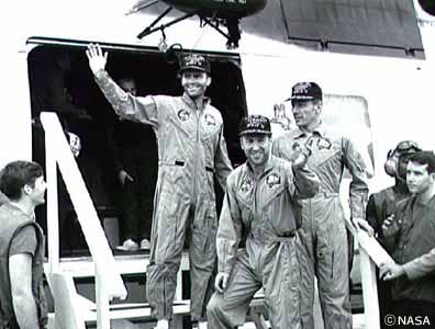 無事に帰還したアポロ13号の宇宙飛行士たち。先頭はジム・ラベル船長。