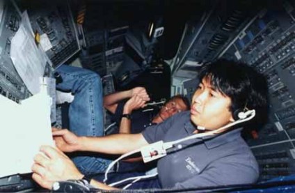訓練中の若田光一宇宙飛行士