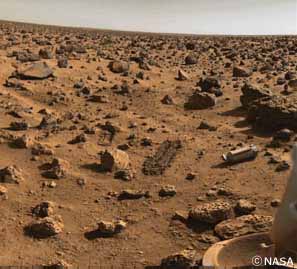 バイキング2号が軟着陸して送ってきた火星の地表のようす