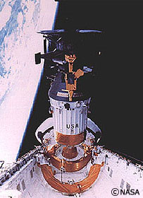 1989年10月18日(米国時間)、スペースシャトル・アトランティスから軌道投入される「ガリレオ」