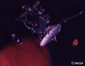 土星探査機カッシーニと土星の衛星タイタンの調査を行なうホイヘンスの想像図